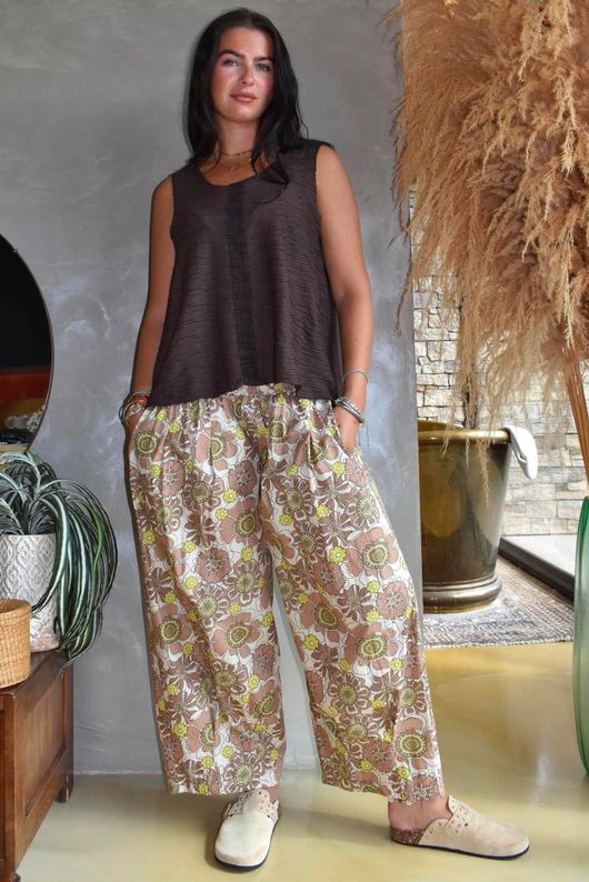 Annie 1972 Shirring Pleat Barrel Pant Caffe Latte